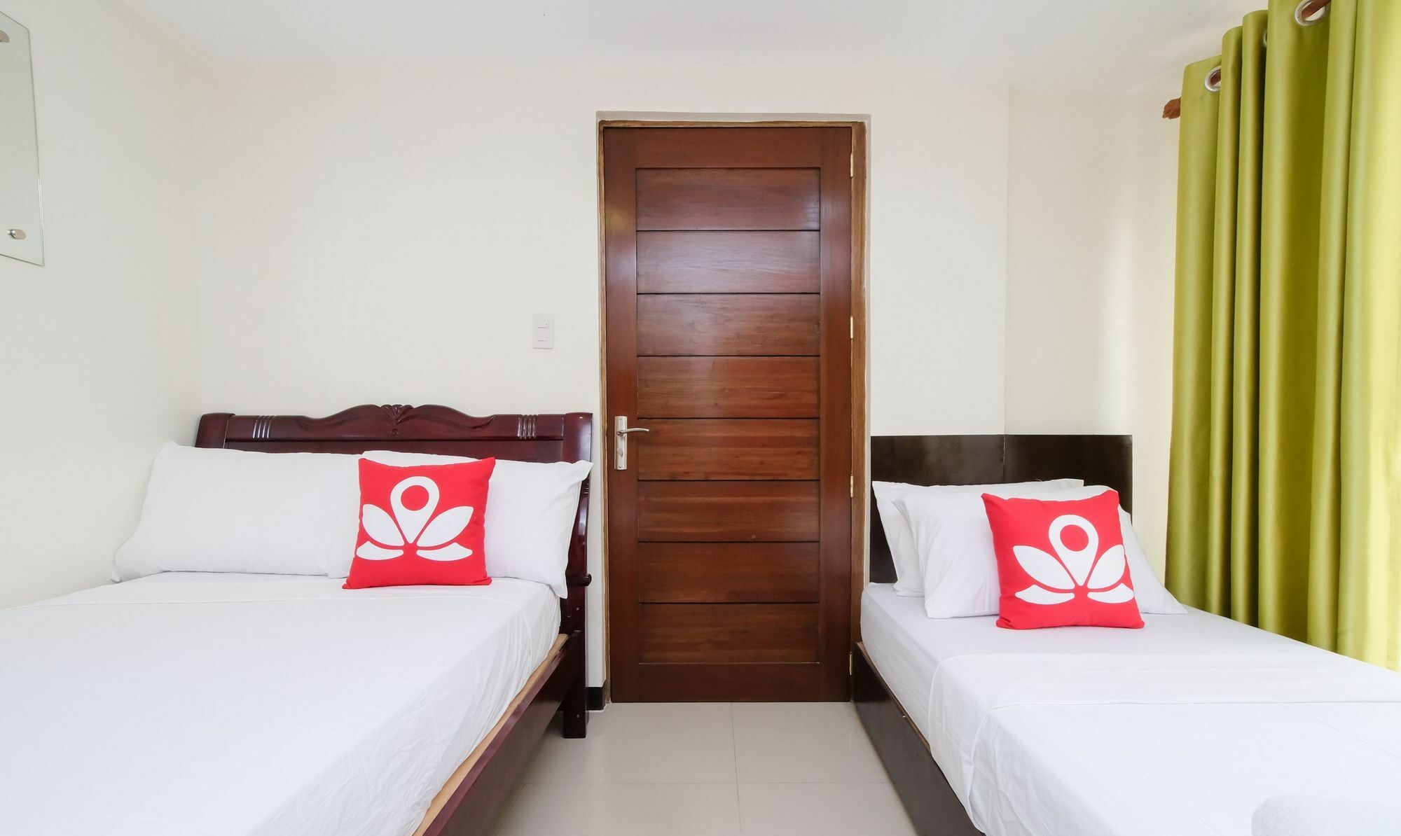 Zen Rooms Time Travellers Makati Макати Экстерьер фото