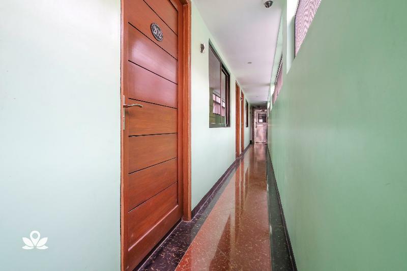 Zen Rooms Time Travellers Makati Макати Экстерьер фото
